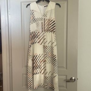 Moft classy dress. Falls just past the knees.